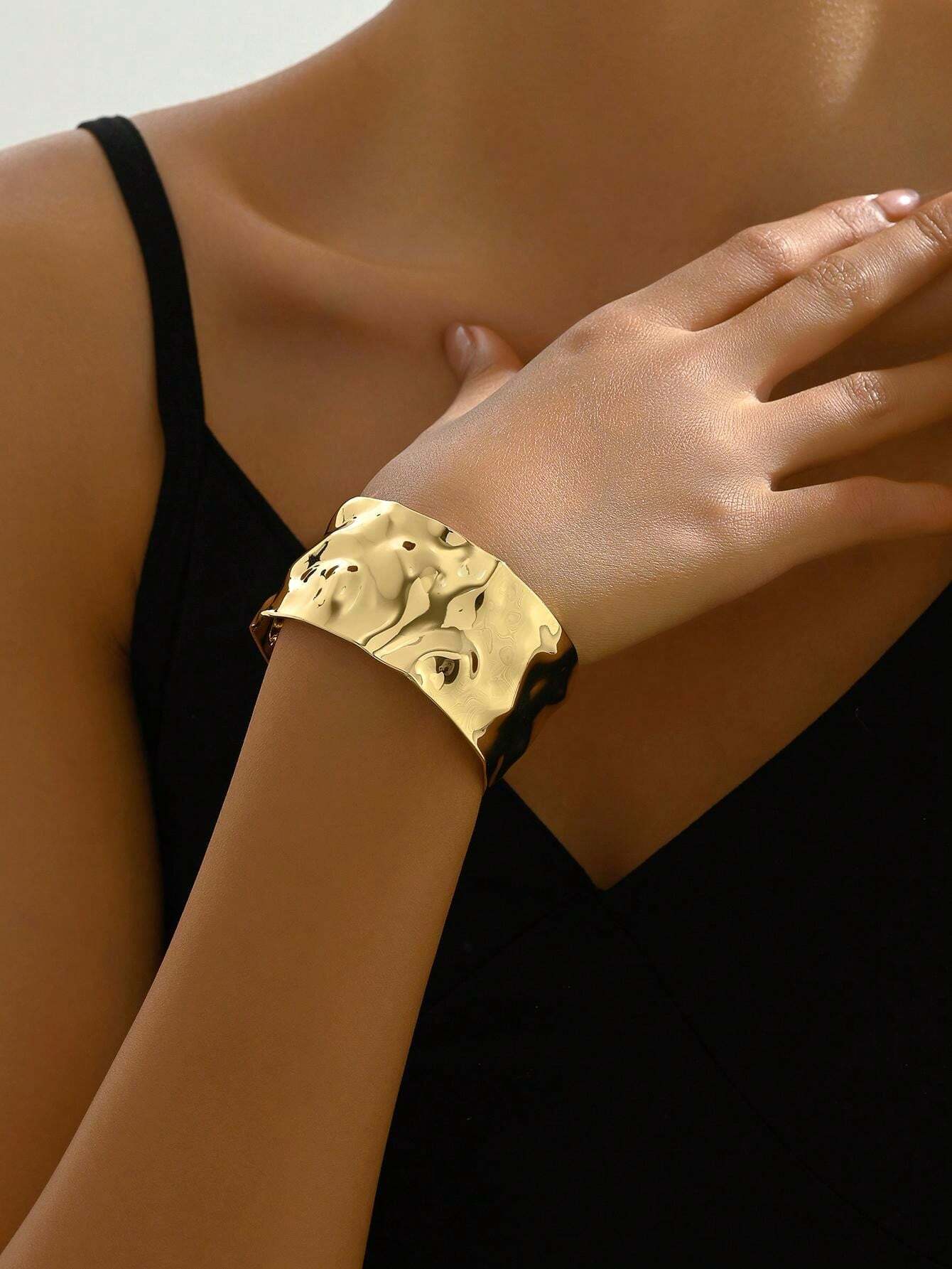 Gehämmertes Armband von Coco & Verde