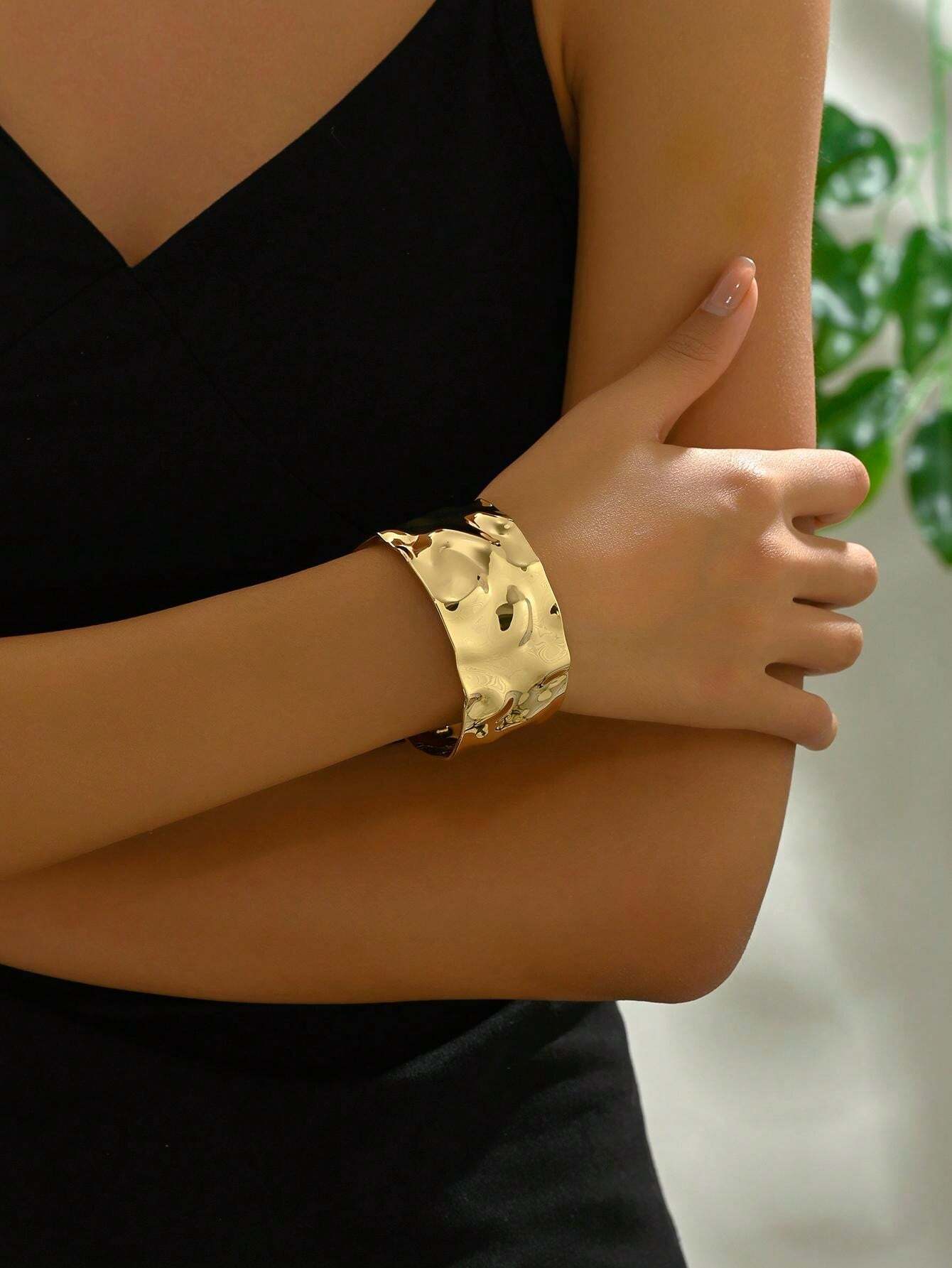 Gehämmertes Armband von Coco & Verde