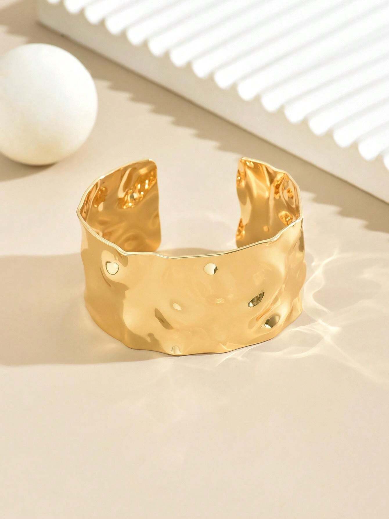 Gehämmertes Armband von Coco & Verde