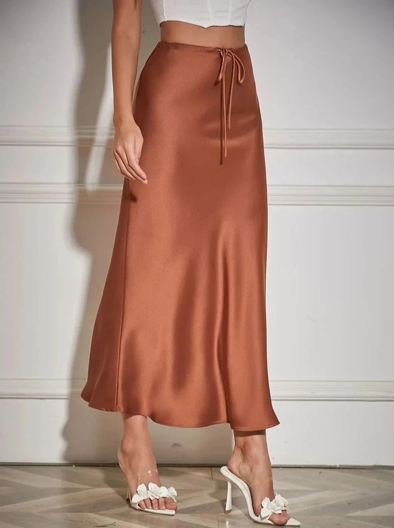 Kendall Maxirock aus Eisseide mit hoher Taille