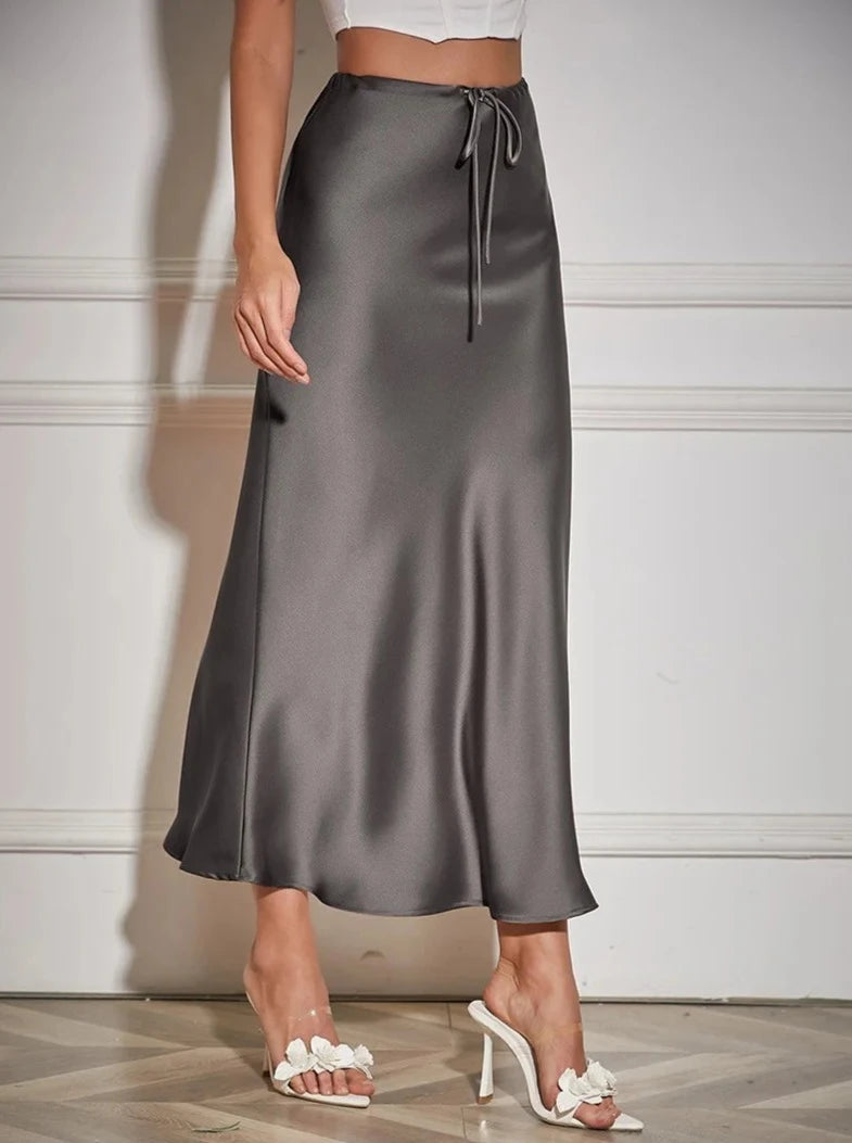 Kendall Maxirock aus Eisseide mit hoher Taille
