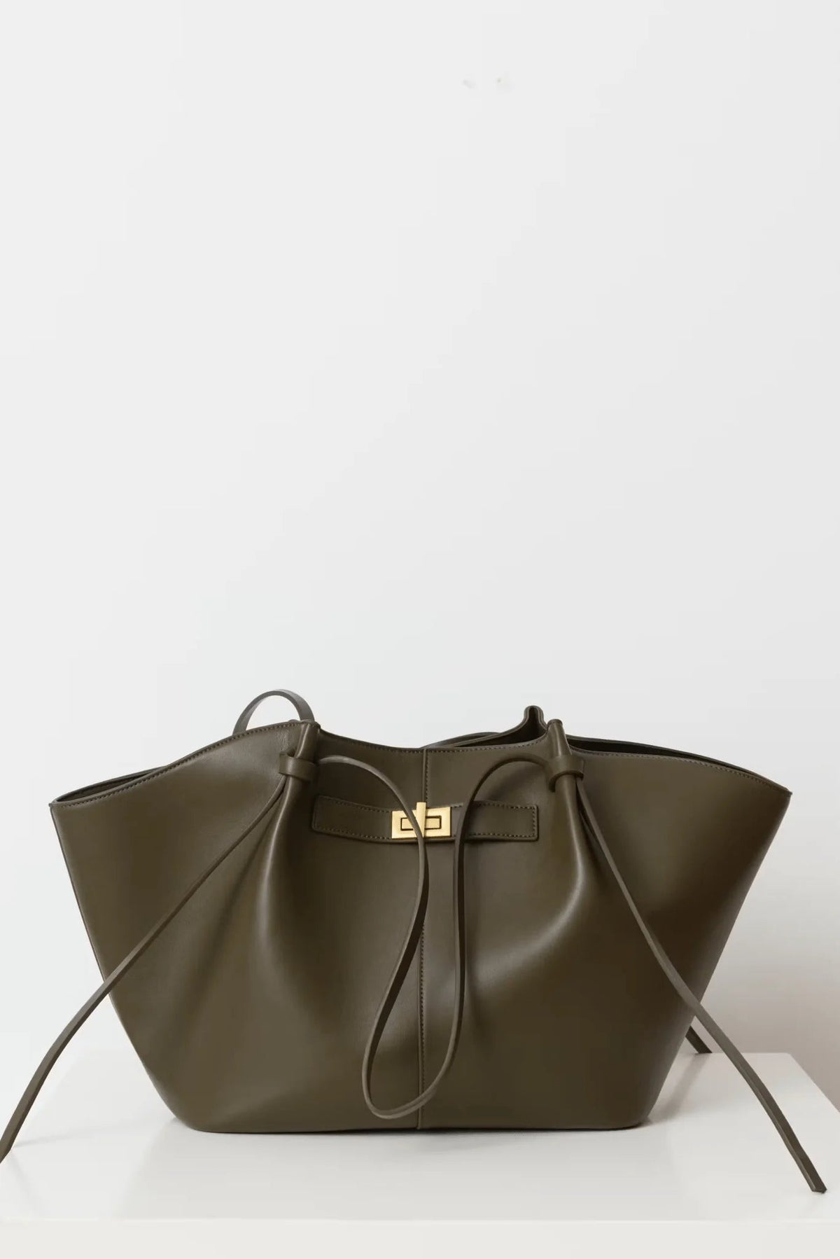 Gisèle Winged Shopper Bag - Olive
