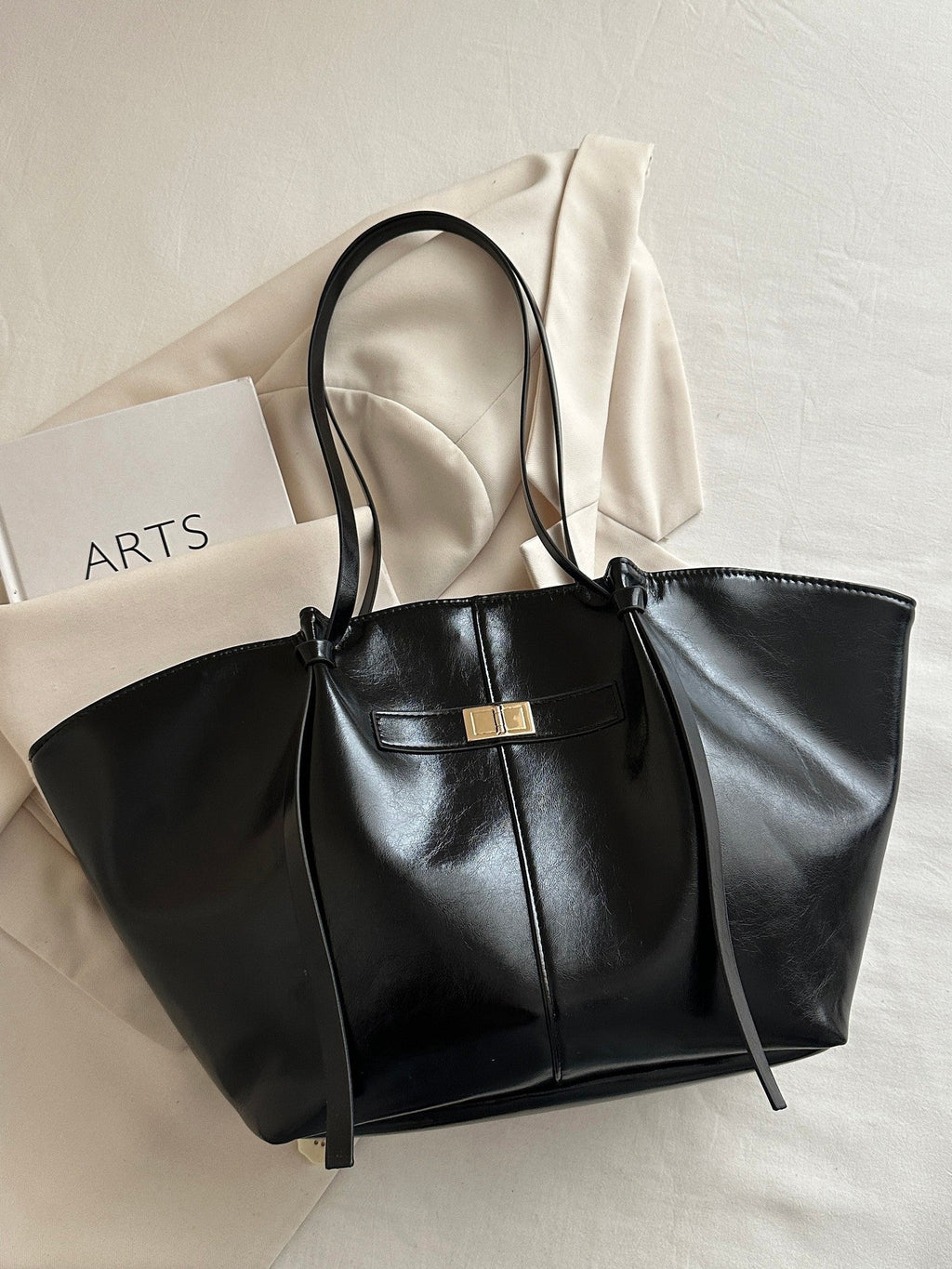 Gisèle Winged Shopper Bag - Black