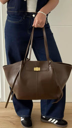 Gisèle Winged Shopper Bag - Brown