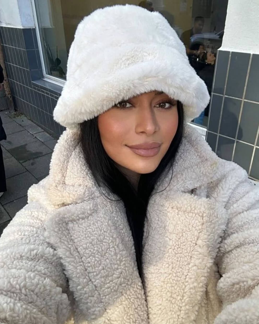 Lison Fluffy Bucket Hat - White